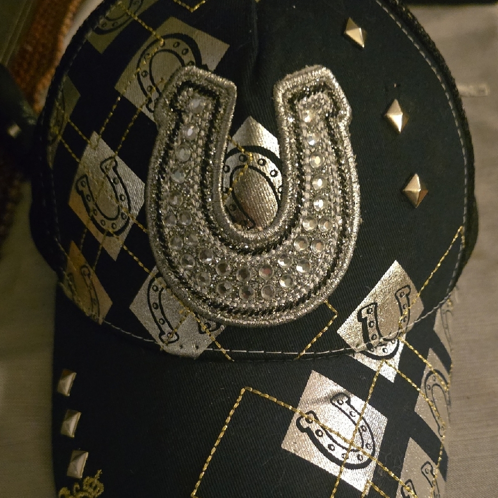 NWT KB ETHOS Rhinestone Horseshoe Trucker Snapback Hat Bling Gold Argyle